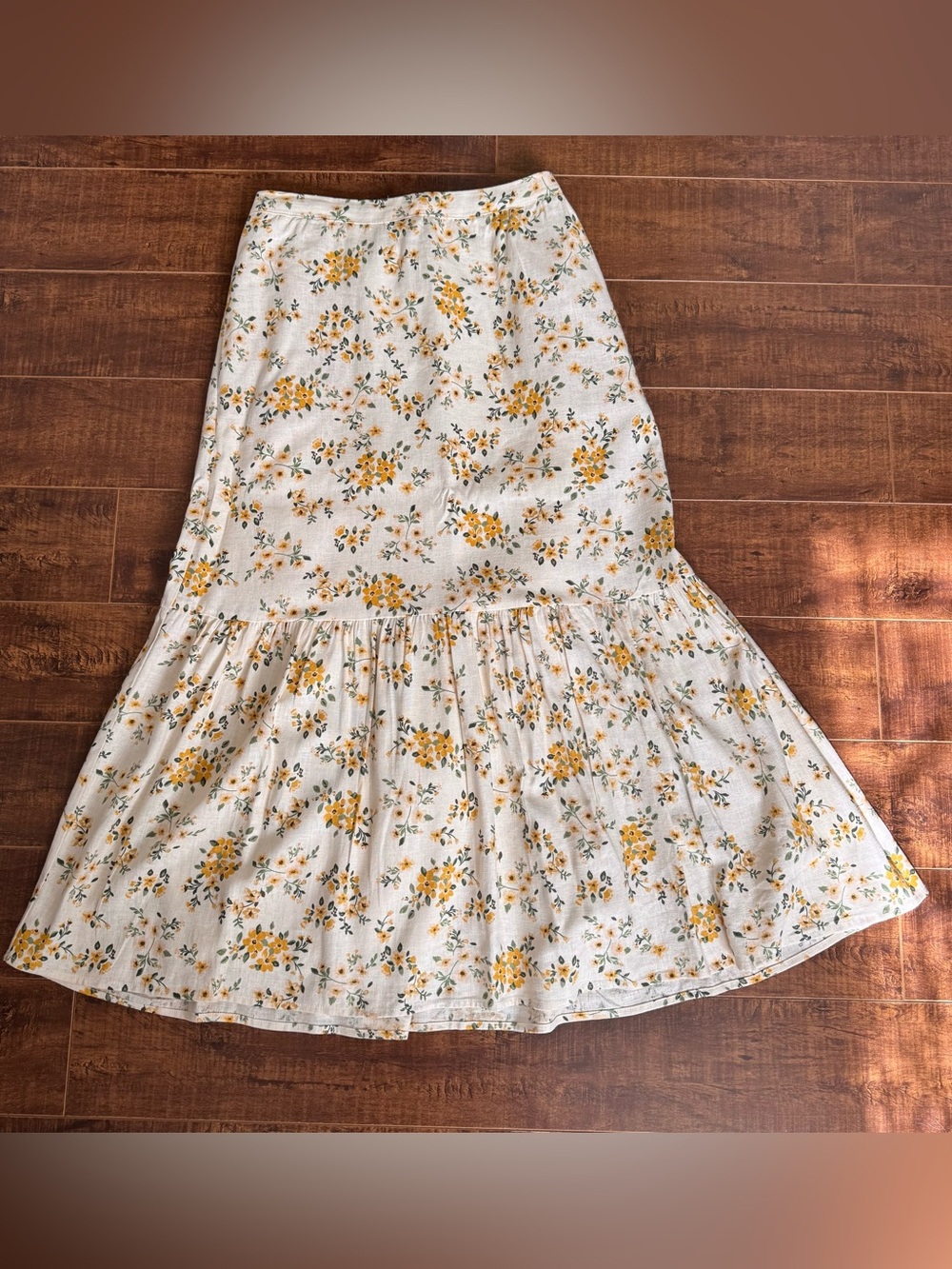Joie Cream Skirt with Yellow Floral Print, ladies size small - it has pockets!